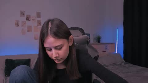 Snapshot of yourlovelystreamer chatting on October 17, 2025, 11:57 am Nikol online show from October 17, 2025, 11:57 am