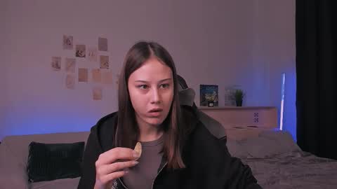Snapshot of yourlovelystreamer chatting on October 20, 2025, 10:49 am Nikol online show from October 20, 2025, 10:49 am