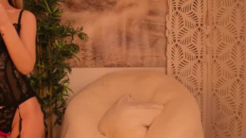 Sarah online show from March 7, 2025, 2:15 am