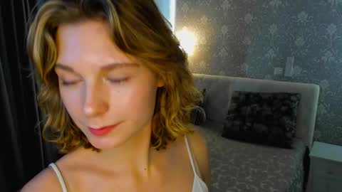 Snapshot of yourmuseee chatting on February 3, 2026, 12:43 pm Sonya online show from February 3, 2026, 12:43 pm