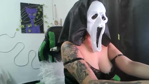 Serena online show from October 21, 2025, 9:48 pm