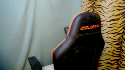 Snapshot of yourqueenofsuck chatting on January 16, 2025, 3:23 am sweet katelyn online show from January 16, 2025, 3:23 am