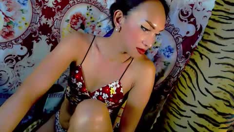 Snapshot of yourqueenofsuck chatting on October 1, 2025, 12:00 pm sweet katelyn online show from October 1, 2025, 12:00 pm