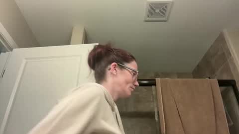 yourstrulylivy online show from September 30, 2025, 4:01 pm