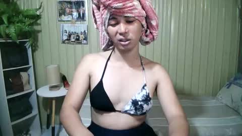 yoursubmissive_larah online show from April 12, 2026, 6:40 am