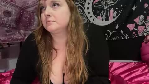 yourthickgingergoddess online show from December 1, 2025, 7:02 am