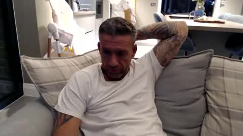 You want us 69 online show from December 5, 2024, 9:39 pm