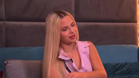 Foxie online show from October 13, 2025, 3:39 am