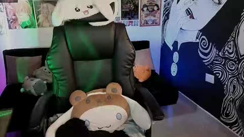    rawr   Anne Independent model      online show from September 12, 2025, 10:10 pm