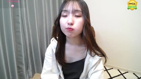 yui_x online show from January 12, 2025, 11:50 am