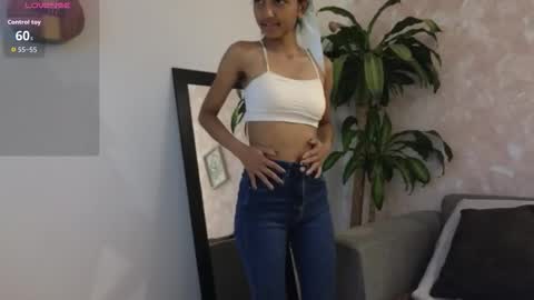 yuliethpetite online show from March 24, 2026, 11:15 am