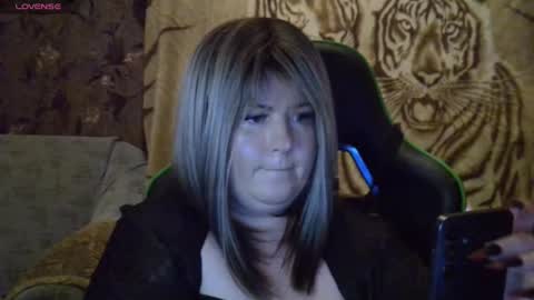 yuliiared online show from December 5, 2025, 7:21 pm