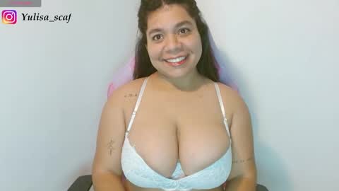 Snapshot of yulissa18 chatting on May 1, 2026, 8:35 pm Yuli and SaraIndependent model online show from May 1, 2026, 8:35 pm