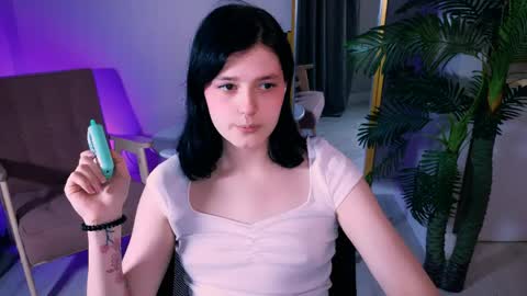 Yumi online show from April 10, 2026, 1:27 pm