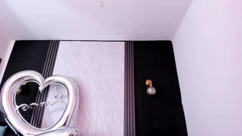 Yummyduo online show from April 15, 2026, 7:58 pm