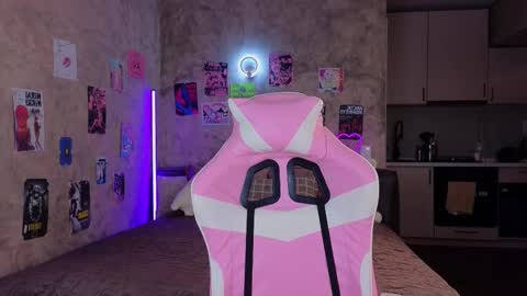 Lisa online show from February 26, 2025, 8:22 pm