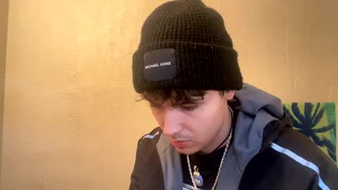 yungstudbev online show from January 20, 2025, 1:21 pm