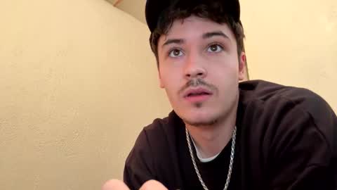 yungstudbev online show from October 9, 2025, 6:39 pm