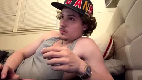yungstudbev online show from April 15, 2026, 12:28 am
