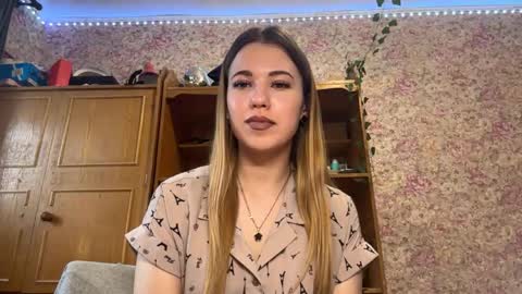 yunsylney online show from May 12, 2026, 1:19 pm