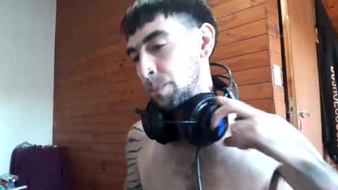 Yuumi online show from February 9, 2026, 11:09 pm