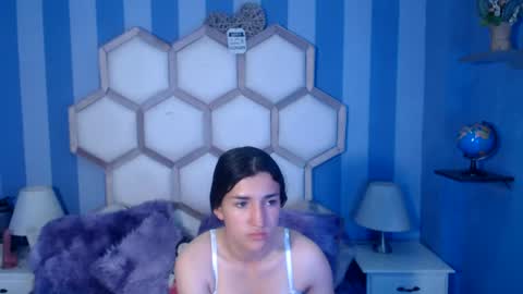 Snapshot of yvi_taylor chatting on July 15, 2026, 12:43 pm yvi online show from July 15, 2026, 12:43 pm