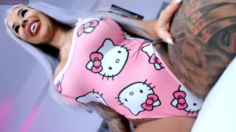 Snapshot of yviann chatting on October 2, 2025, 8:38 pm YviAnn online show from October 2, 2025, 8:38 pm