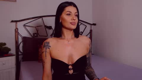 I V Y   online show from June 1, 2026, 7:59 pm