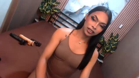 Snapshot of yvonnellvs chatting on February 9, 2026, 4:00 pm yvonnellvs online show from February 9, 2026, 4:00 pm