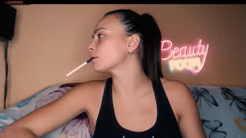 Snapshot of yzza_suave chatting on November 5, 2025, 2:06 pm yzza_suave online show from November 5, 2025, 2:06 pm