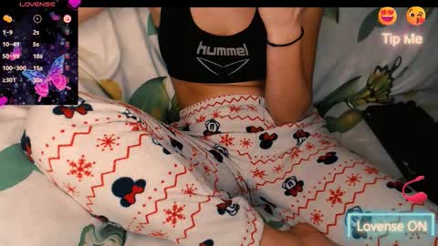 Snapshot of yzza_suave chatting on December 2, 2025, 2:45 pm yzza_suave online show from December 2, 2025, 2:45 pm