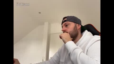 Snapshot of zac242421 chatting on October 29, 2025, 10:39 am TheZac online show from October 29, 2025, 10:39 am