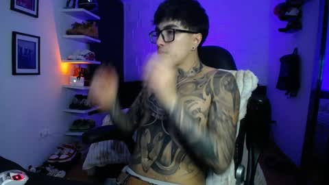 zac_muller1 online show from April 9, 2026, 5:18 am