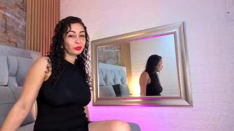 Snapshot of zafiradeluxe chatting on November 9, 2025, 12:36 pm zafiradeluxe online show from November 9, 2025, 12:36 pm