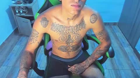 BiG Zafiro online show from December 15, 2025, 11:03 am