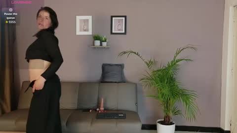 zahramilf online show from January 13, 2026, 8:25 pm