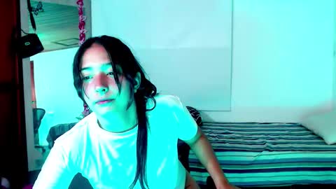 Zaina online show from October 27, 2025, 1:48 pm