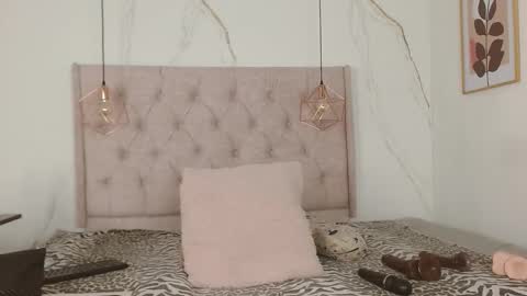 ZAMIRA online show from October 12, 2025, 1:10 pm