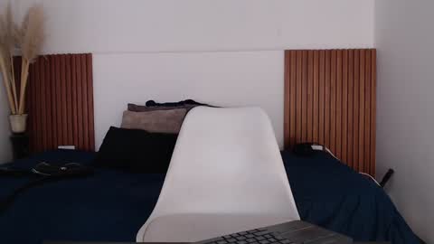 Zander online show from February 7, 2025, 1:22 pm