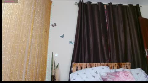 Snapshot of zara_lae chatting on January 10, 2025, 8:07 am nicky online show from January 10, 2025, 8:07 am