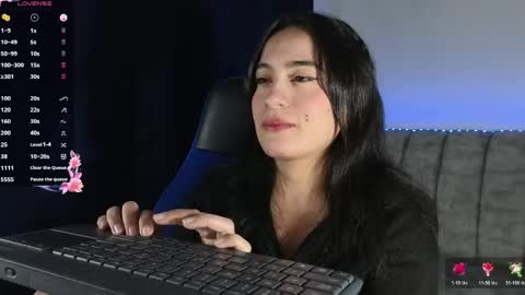 zaradames_ online show from May 26, 2026, 2:29 am