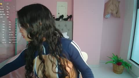 Snapshot of zarah_torres chatting on January 11, 2025, 4:36 pm Zarah  online show from January 11, 2025, 4:36 pm