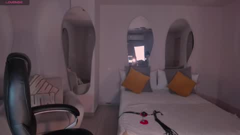 Zara  online show from February 4, 2026, 4:51 am