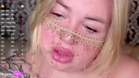 Lola online show from September 25, 2025, 7:39 pm