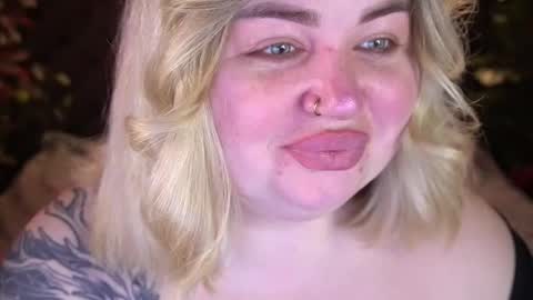 Lola online show from April 21, 2026, 8:12 pm