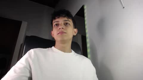 Snapshot of zarekneo chatting on September 18, 2025, 3:41 am Zarek online show from September 18, 2025, 3:41 am