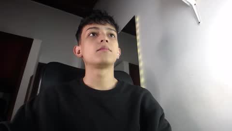 Snapshot of zarekneo chatting on October 3, 2025, 6:49 pm Zarek online show from October 3, 2025, 6:49 pm