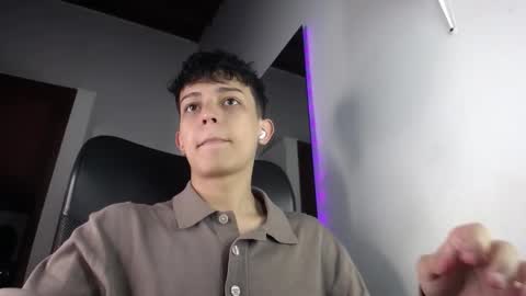 Snapshot of zarekneo chatting on October 8, 2025, 7:33 pm Zarek online show from October 8, 2025, 7:33 pm