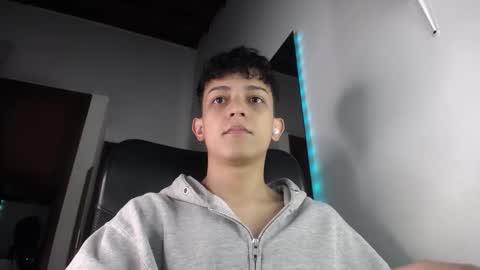 Snapshot of zarekneo chatting on October 9, 2025, 8:40 pm Zarek online show from October 9, 2025, 8:40 pm