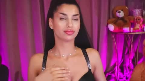 zariaavera online show from May 11, 2026, 2:45 pm